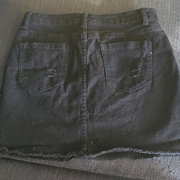 Black demin skirt - Picture 2 of 3